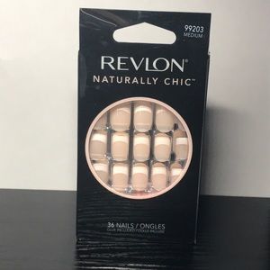 Revlon| Naturally Chic French Nails